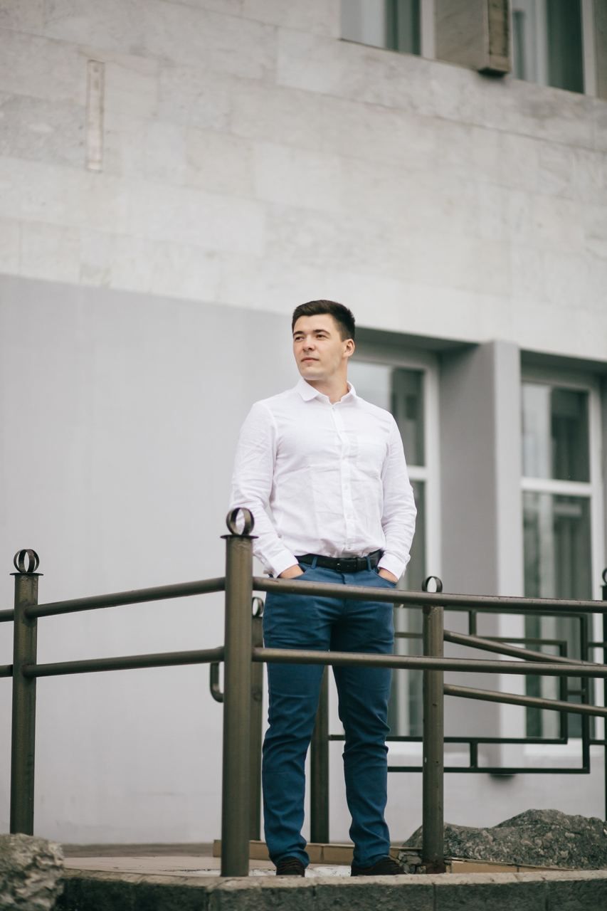 Менеджер и преподаватель компьютерной академии ТОР.

- 3 года в сфере образования
- Стаж работы вожатым более 10 лет
- Организатор мастер-классов для детей 8-15 лет
- Организатор детских праздников и мероприятий
- 17 лет занимаюсь футболом 
- Лучший танцор диско по версии Step2travel
